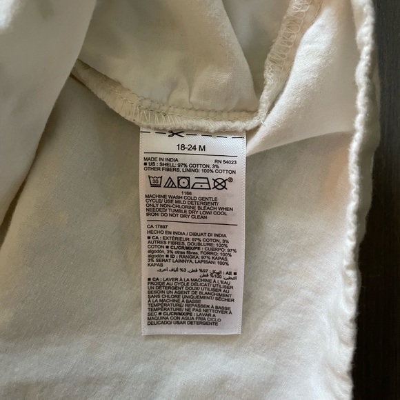 2/$15🍒 Beautiful Cream and Gold Blouse - Picture 5 of 6